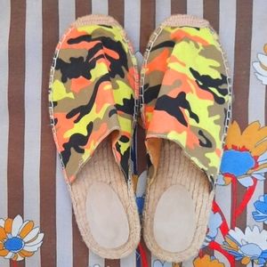 Canvas Slidw-on Mules Shoes. Never worn. 43